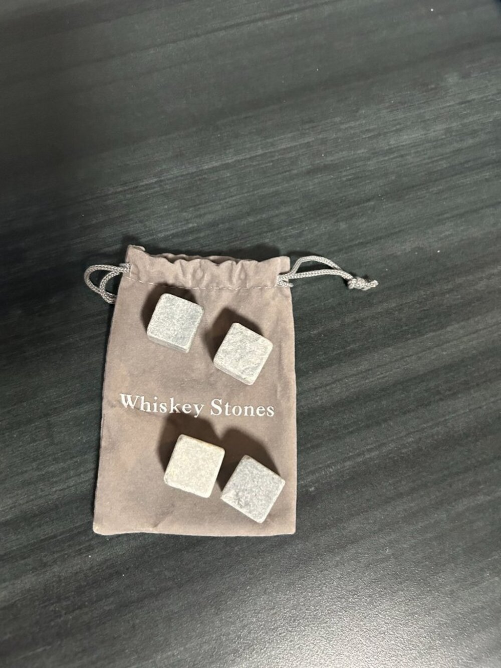 Set of 4 Whiskey Stones NWOT - Picture 3 of 3